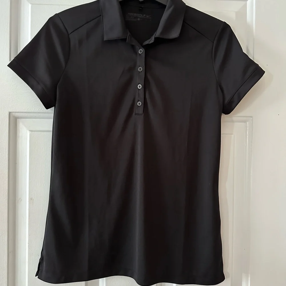 Nike Golf Dri Fit black short sleeve polo shirt. Size medium.‎